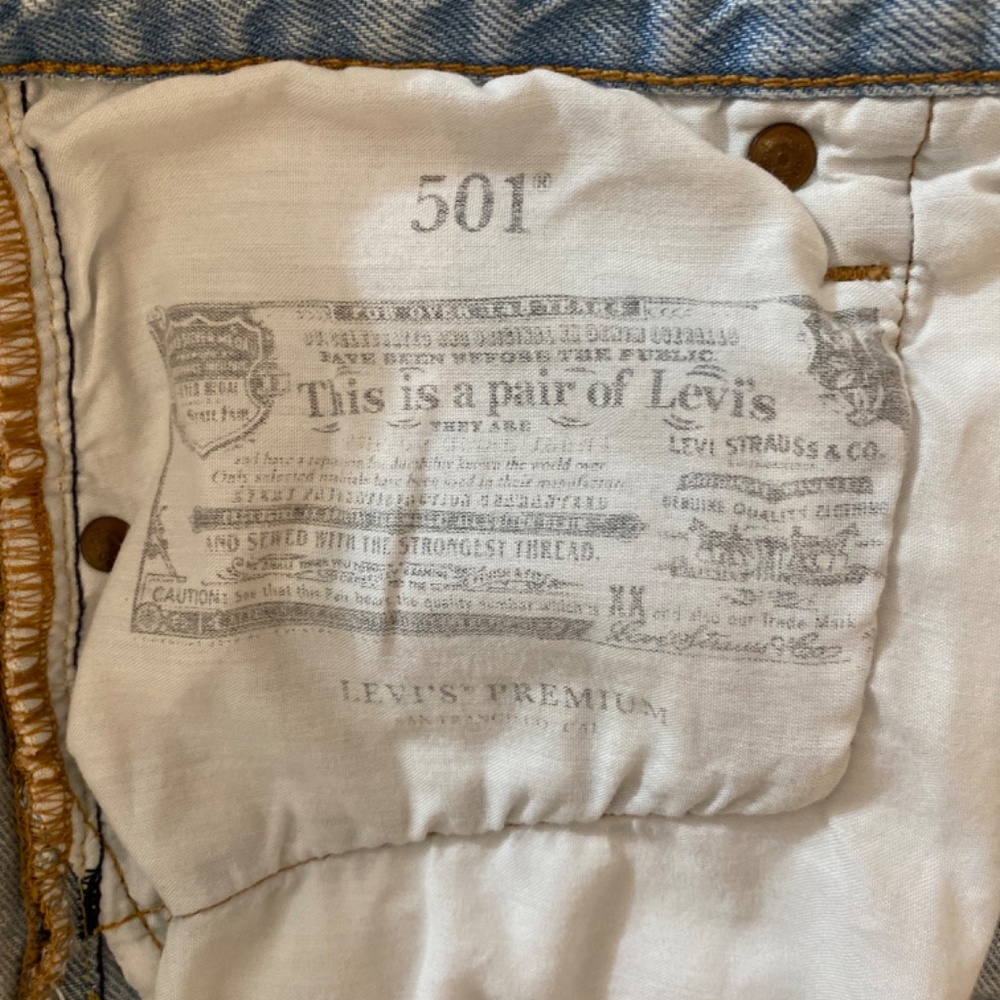 Levi Shorts - Picture 5 of 5